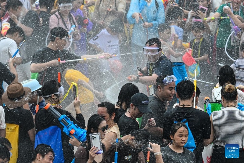 Festival da Água realizado em Baoting, na província chinesa de Hainan