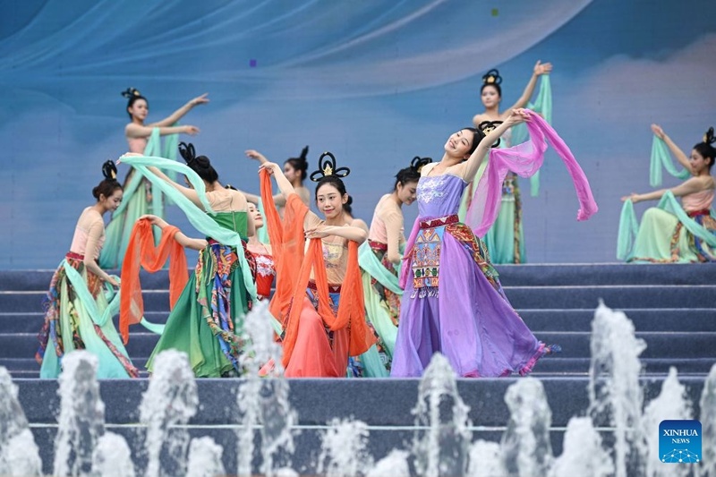 Festival da Água realizado em Baoting, na província chinesa de Hainan