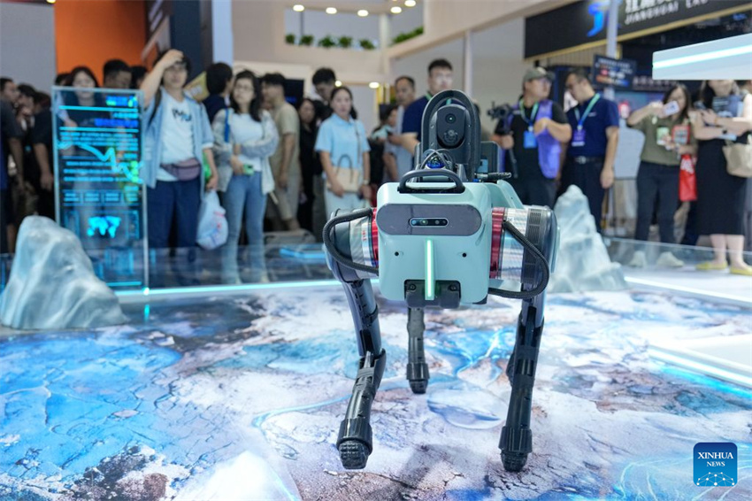 Robôs exibem diversas aplicações na Conferência Mundial de Robôs de 2026