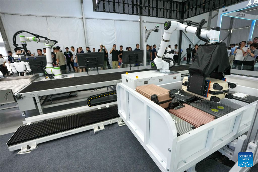 Robôs exibem diversas aplicações na Conferência Mundial de Robôs de 2026