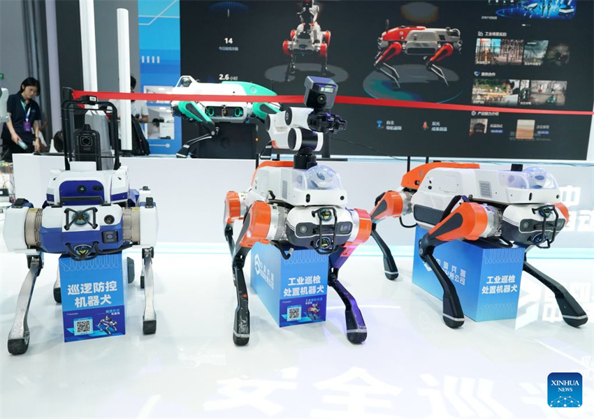 Robôs exibem diversas aplicações na Conferência Mundial de Robôs de 2026