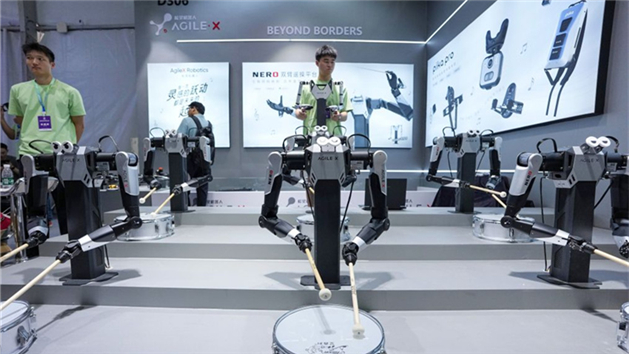 Robôs exibem diversas aplicações na Conferência Mundial de Robôs de 2026
