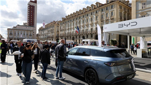 Veículos chineses de nova energia ganham espaço na Itália Dados da UNRAE, a associação da indústria automobilística italiana, mostraram que a BYD registrou 33.973 carros de passeio na Itália nos primeiros sete meses de 2026, um aumento de quase 195% em relação ao ano anterior. 