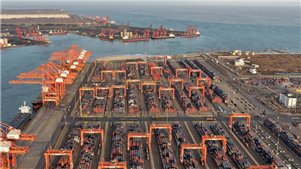 China registra aumento de novas empresas com investimento estrangeiro e do IDE em alta tecnologia A China registrou um aumento no número de empresas recém-estabelecidas com investimento estrangeiro e um crescimento robusto no investimento direto estrangeiro em indústrias de alta tecnologia nos primeiros sete meses de 2026. 
