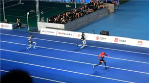 Robôs humanoides quebram recordes atléticos humanos nos Jogos de BeijingRobôs humanoides quebraram diversos recordes atléticos humanos de longa data nos Jogos Mundiais de Robôs Humanoides de 2026, em Beijing, no domingo, destacando os rápidos avanços em suas capacidades físicas.