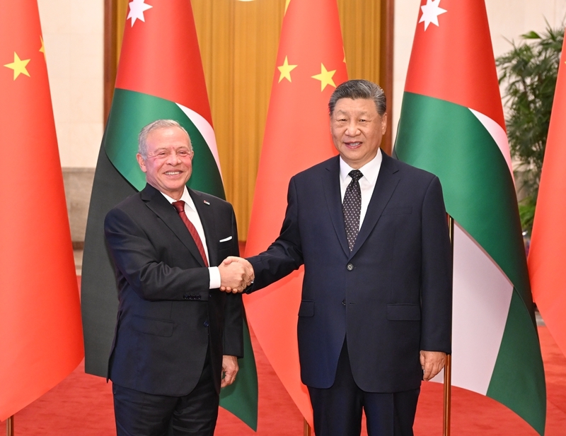 Xi Jinping conversa com rei da Jordânia