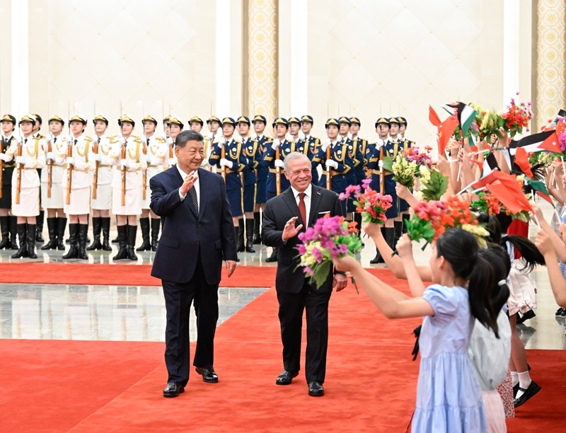 Xi Jinping conversa com rei da Jordânia