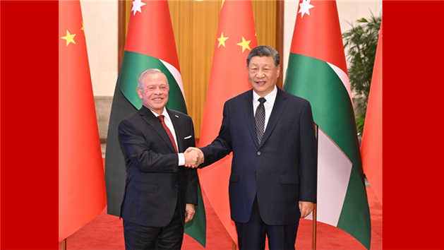 Xi Jinping conversa com rei da Jordânia