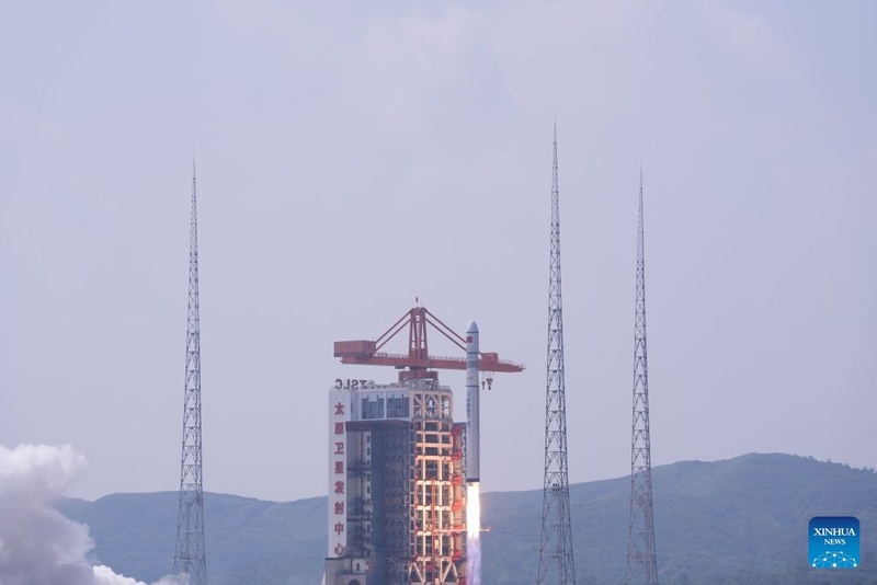 China lança 7 novos satélites
