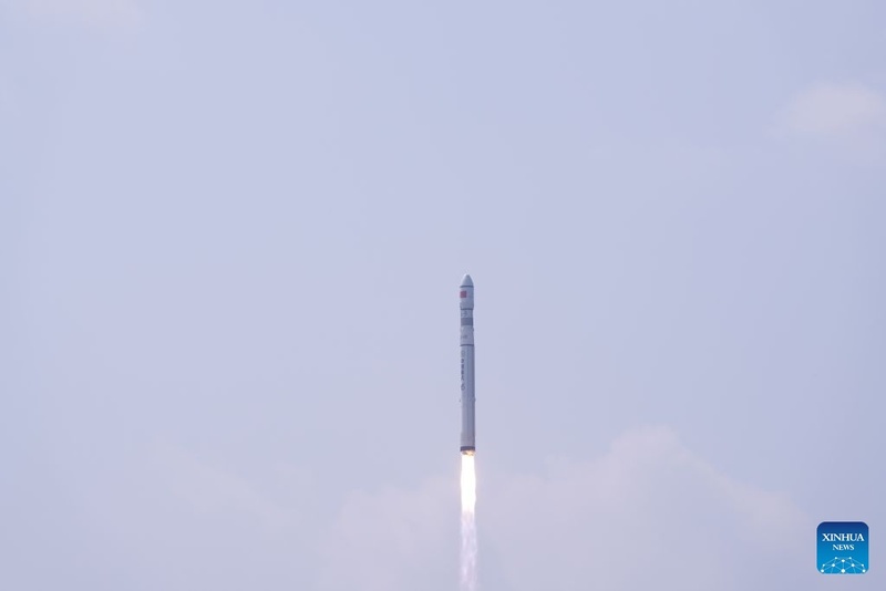 China lança 7 novos satélites