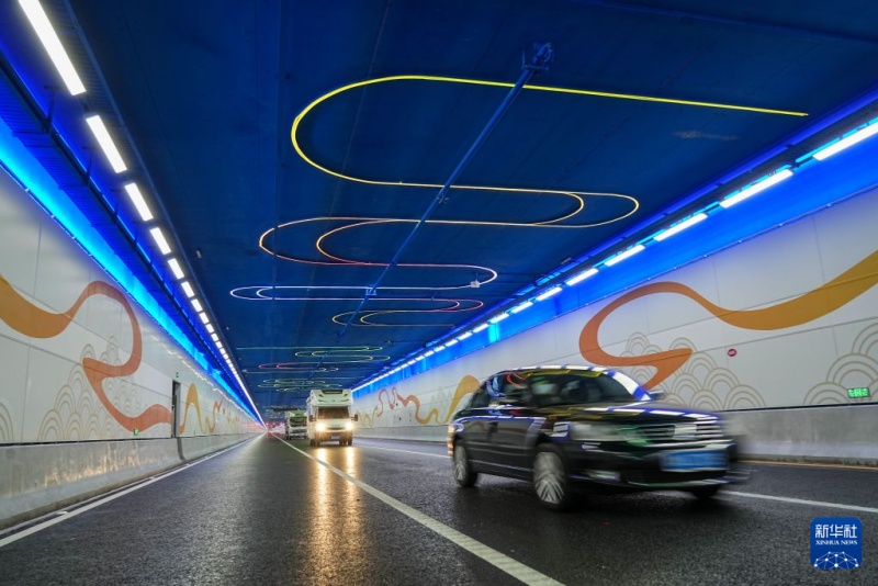 Túnel subaquático de maior diâmetro do mundo é inaugurado na China
