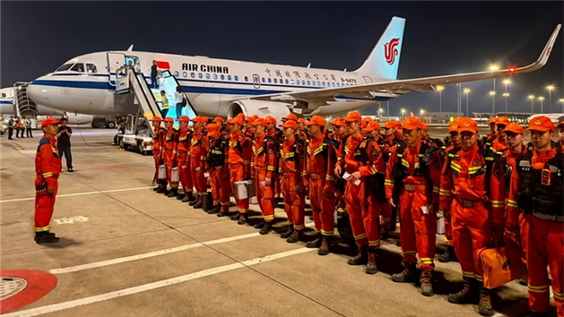 Equipe de Resgate da China reforça operações de salvamento após deslizamento de lama em Shigatse