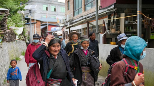 Todos os moradores e turistas afetados foram evacuados após o deslizamento de terra em Xizang