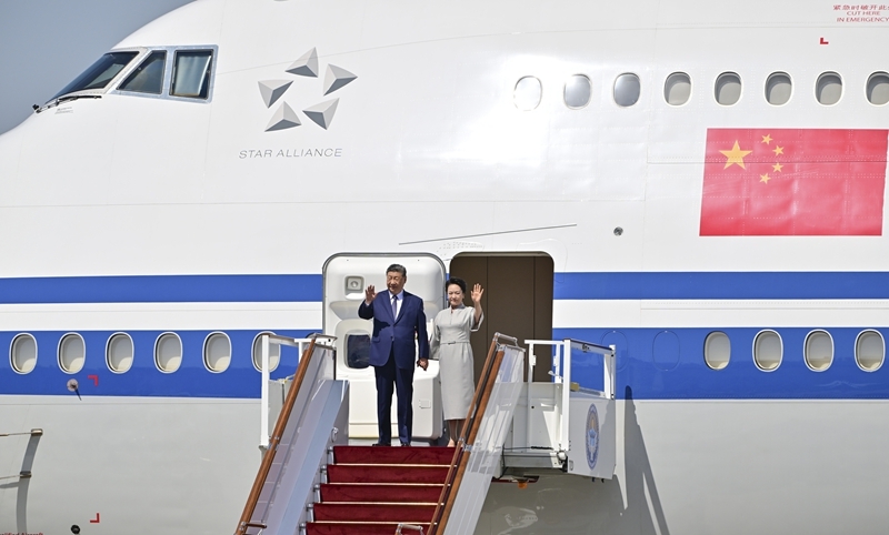 Xi Jinping chega ao Quirguistão para cúpula da OCS e visita de Estado
