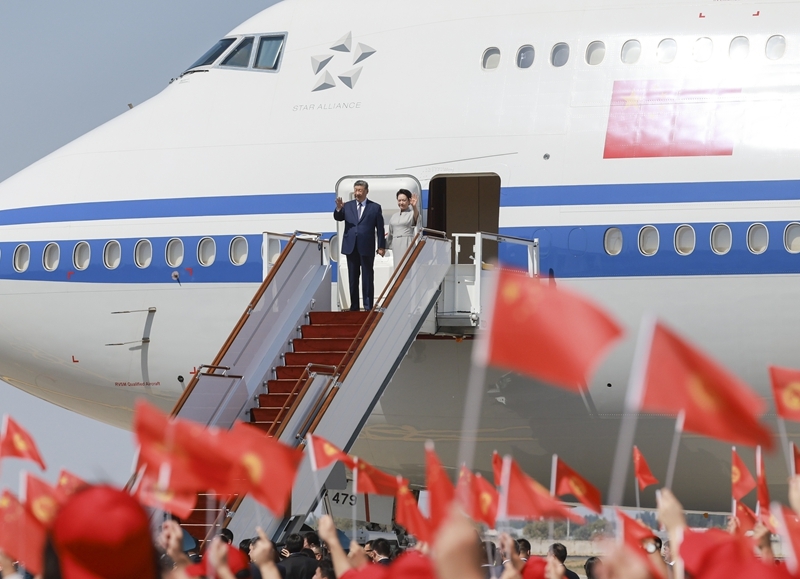 Xi Jinping chega ao Quirguistão para cúpula da OCS e visita de Estado