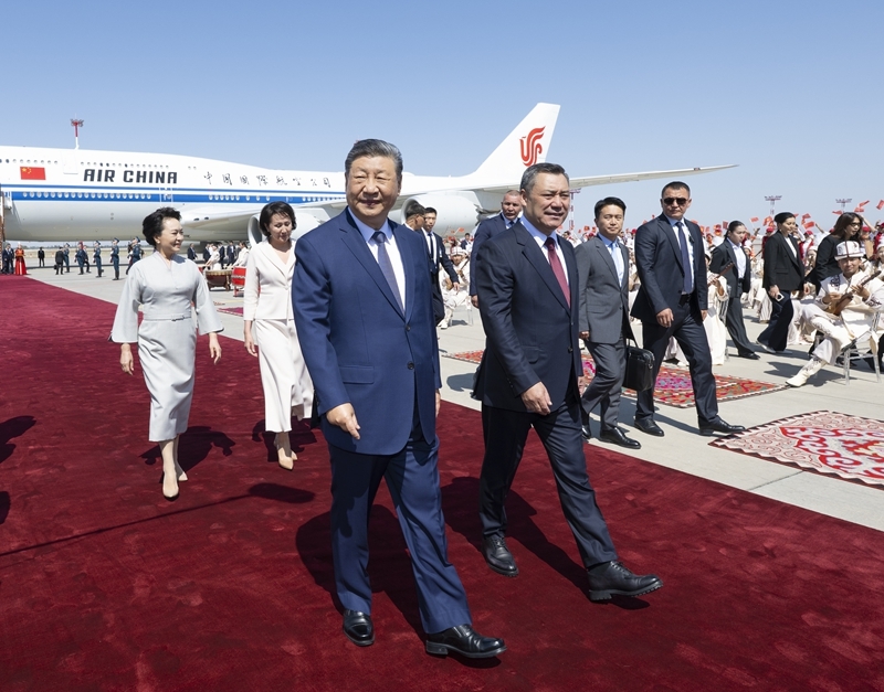 Xi Jinping chega ao Quirguistão para cúpula da OCS e visita de Estado
