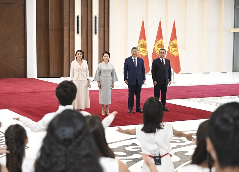 Xi Jinping chega ao Quirguistão para cúpula da OCS e visita de Estado