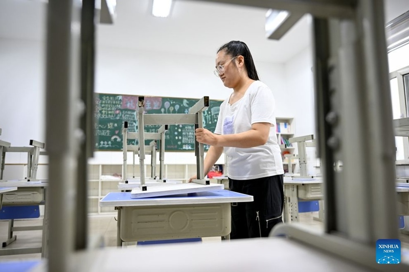 Diversos departamentos se preparam para novo semestre em toda a China