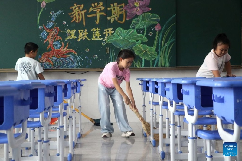 Diversos departamentos se preparam para novo semestre em toda a China