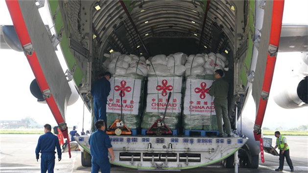 Suprimentos de ajuda chineses chegam ao Nepal