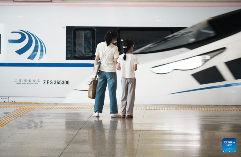 Transporte ferroviário da China mobiliza total de 1,01 bilhão de passageiros durante férias de verão