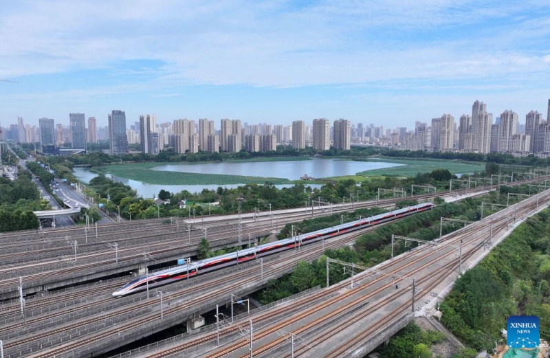 Transporte ferroviário da China mobiliza total de 1,01 bilhão de passageiros durante férias de verão