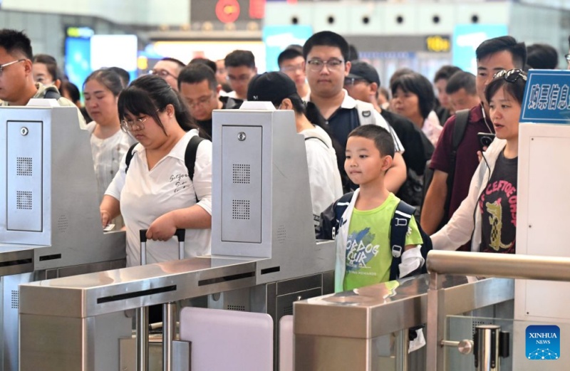 Transporte ferroviário da China mobiliza total de 1,01 bilhão de passageiros durante férias de verão