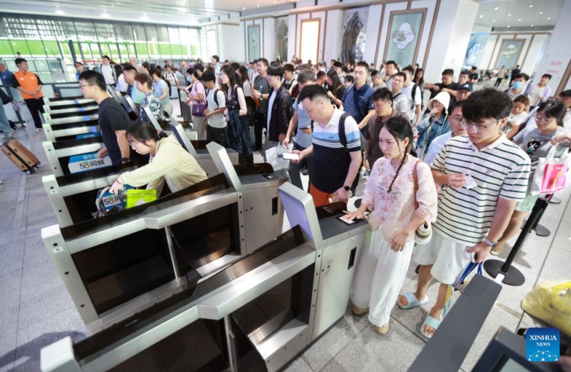 Transporte ferroviário da China mobiliza total de 1,01 bilhão de passageiros durante férias de verão