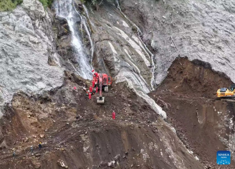 Reposição do acesso rodoviário ao porto fronteiriço atingido por deslizamento de terra continua sendo prioridade máxima