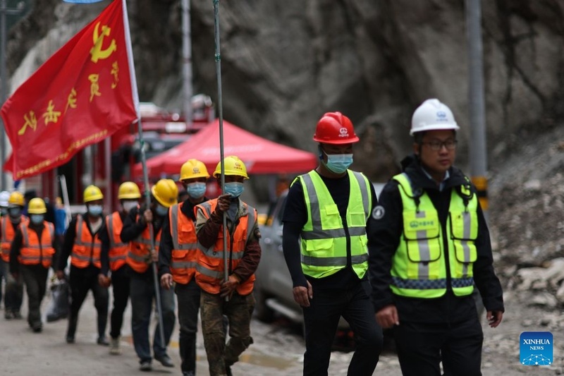 Restaurado acesso rodoviário ao porto fronteiriço atingido por deslizamento de terra em Xizang, sudoeste da China