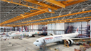 Ásia ganha maior hangar de manutenção de aviões de fuselagem larga em Shanghai O espaço pode receber simultaneamente nove aviões de fuselagem larga e dois de fuselagem estreita para operações de manutenção completa.