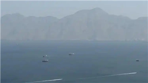 EUA atingem dois petroleiros iranianos na costa sul; Guarda Revolucionária promete retaliação, diz mídia Dois petroleiros iranianos foram atacados pelos Estados Unidos na costa sul do país na noite de terça-feira.