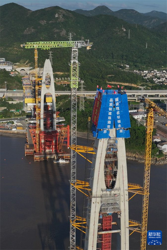 Torres principais das pontes da ferrovia Ningbo-Zhoushan são concluídas