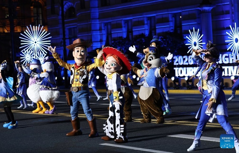 Desfile do 37º Festival de Turismo de Shanghai arranca no Bund