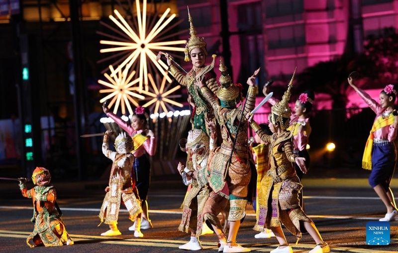 Desfile do 37º Festival de Turismo de Shanghai arranca no Bund