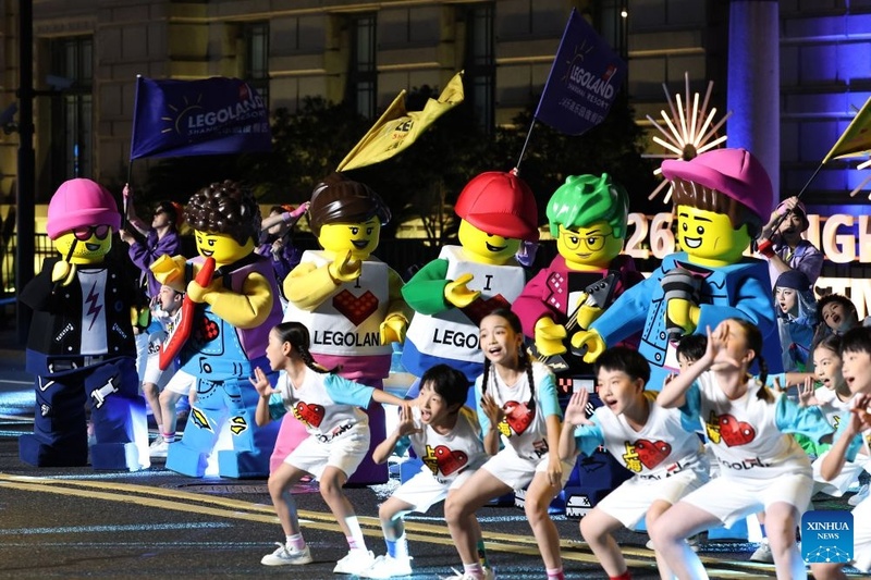 Desfile do 37º Festival de Turismo de Shanghai arranca no Bund