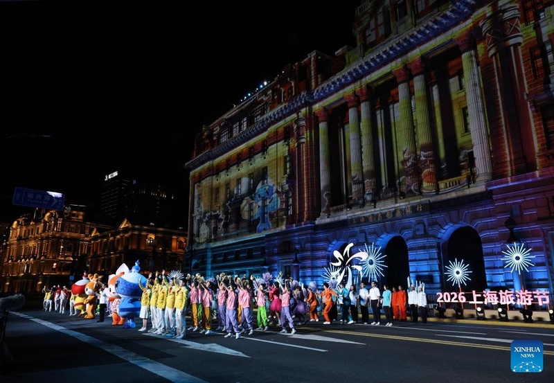 Desfile do 37º Festival de Turismo de Shanghai arranca no Bund