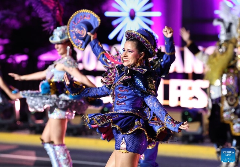 Desfile do 37º Festival de Turismo de Shanghai arranca no Bund