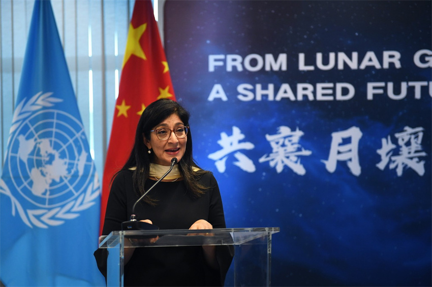 China doa amostra do lado oculto da Lua para a ONU, em Viena