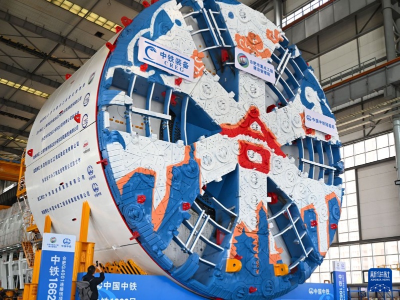 Tuneladora de diâmetro extragrande “China Railway 1662” sai da linha de produção em Zhengzhou