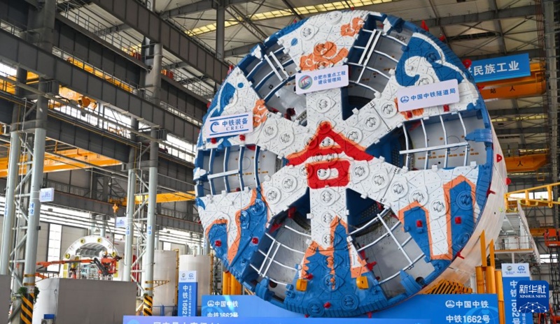 Tuneladora de diâmetro extragrande “China Railway 1662” sai da linha de produção em Zhengzhou