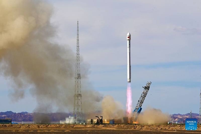 Foguete chinês Zhuque-2E transporta 10 satélites para o espaço
