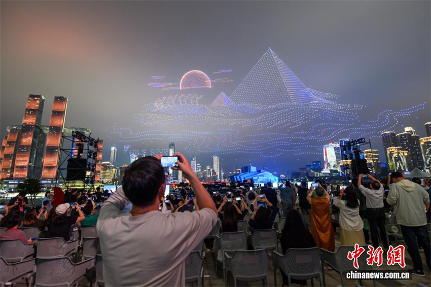 Chongqing: 5.000 drones retratam civilizações dos grandes rios do mundo