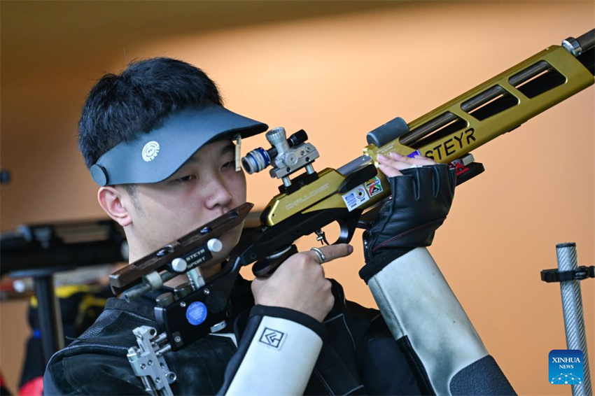 China quebra recorde mundial na prova por equipes de carabina de ar 10m masculina nos Jogos Asiáticos de Aichi-Nagoya