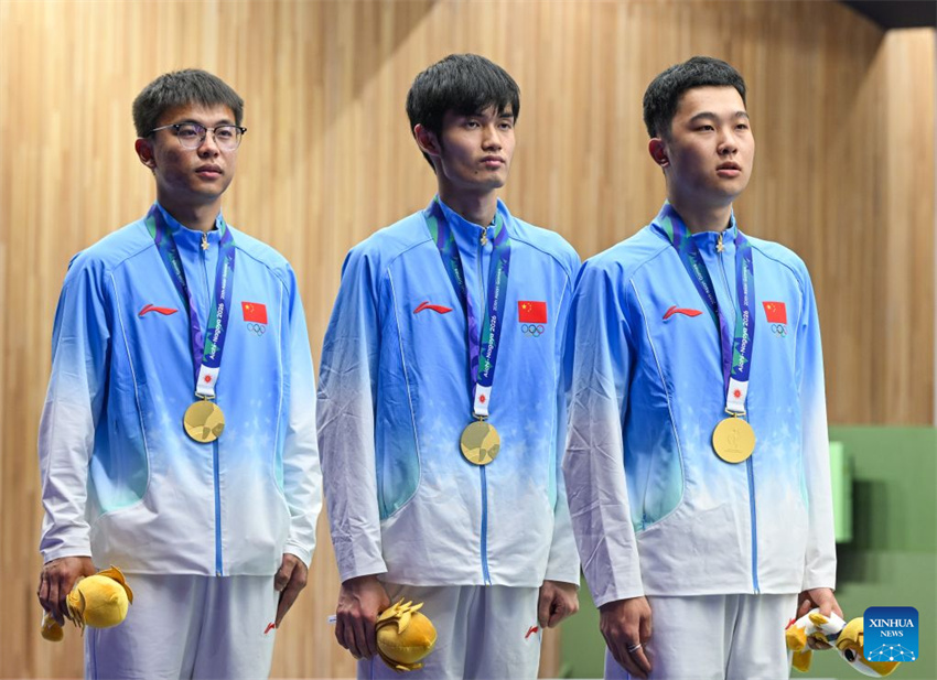 China quebra recorde mundial na prova por equipes de carabina de ar 10m masculina nos Jogos Asiáticos de Aichi-Nagoya