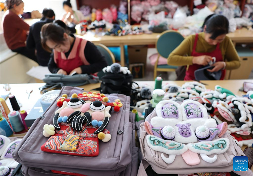 Artesanato do patrimônio cultural imaterial impulsiona emprego em Ningxia