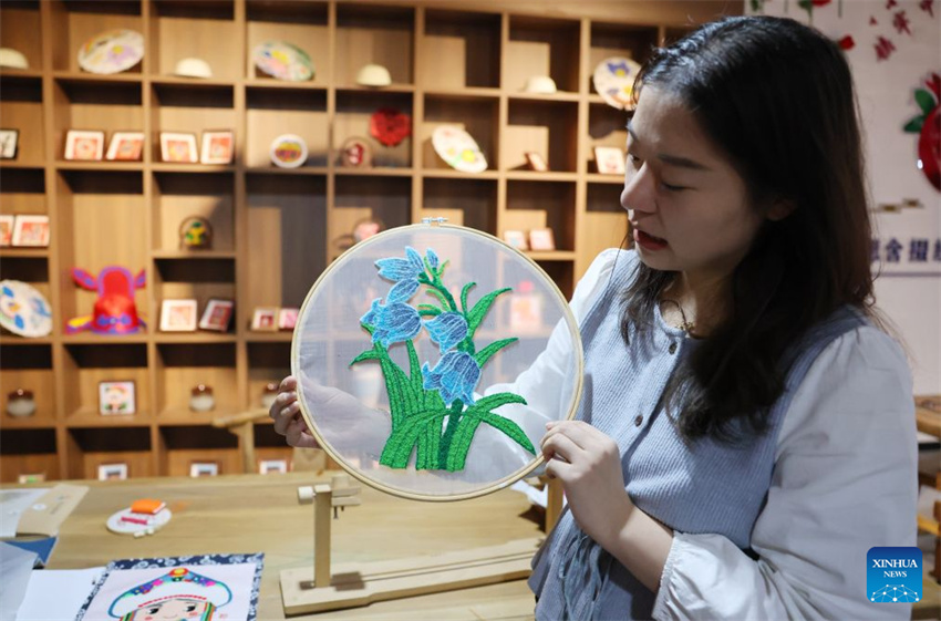 Artesanato do patrimônio cultural imaterial impulsiona emprego em Ningxia
