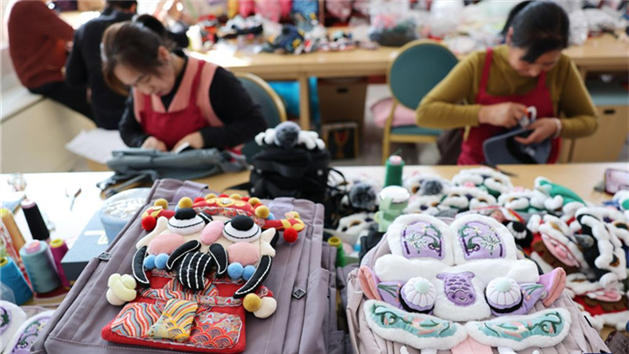 Artesanato do patrimônio cultural imaterial impulsiona emprego em Ningxia