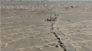 Água doce encontrada em antigos canais fluviais sob o Deserto de Taklamakan Geólogos chineses descobriram antigos canais fluviais enterrados contendo águas subterrâneas doces, salobras e salinas sob o Deserto de Taklamakan, na Região Autônoma Uigur de Xinjiang, no noroeste da China.