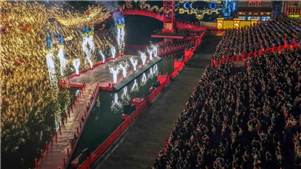 Setor de espetáculos turísticos da China registra crescimento constante em 2025O setor de espetáculos turísticos da China manteve um crescimento constante em 2025, com a receita de bilheteria atingindo 17,44 bilhões de yuans (US$ 2,58 bilhões), um aumento anual de 6,43%.